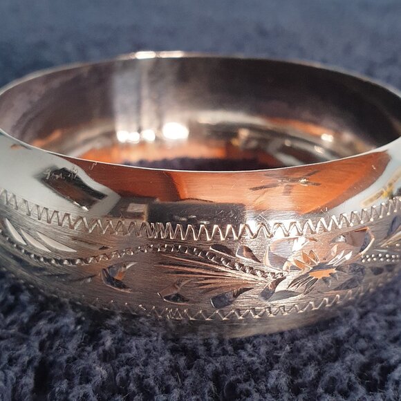 Timeless Elegance: Vintage Handcrafted Taxco Sterling Silver Bangle Bracelet - Picture 5 of 15